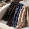 This checkered scarf is made of pure cotton and knitted fabric for both men and women, providing warmth in autumn and winter. It is fashionable and versatile details Picture